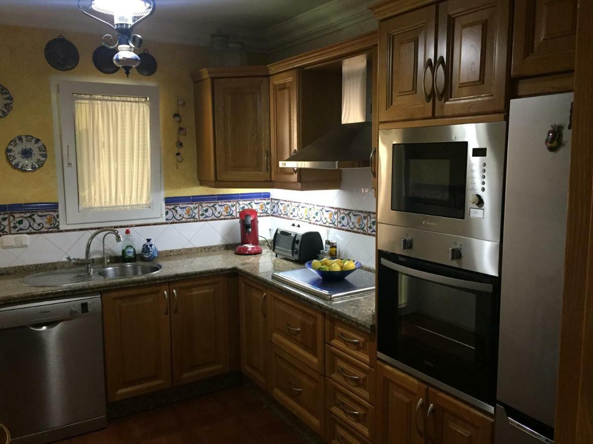 Casa Alameda Villa Фуeнхирола Екстериор снимка